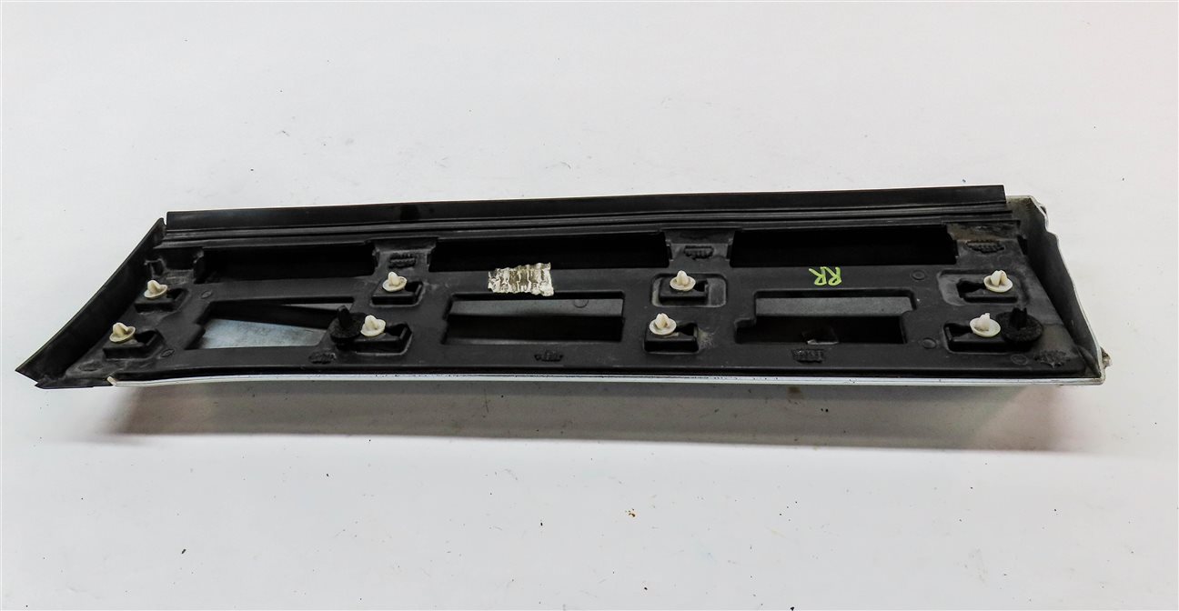 Thumbnail 5: 2017 LAND ROVER DISCOVERY SPORT (L550) REAR RIGHT LOWER DOOR TRIM PANEL (White)