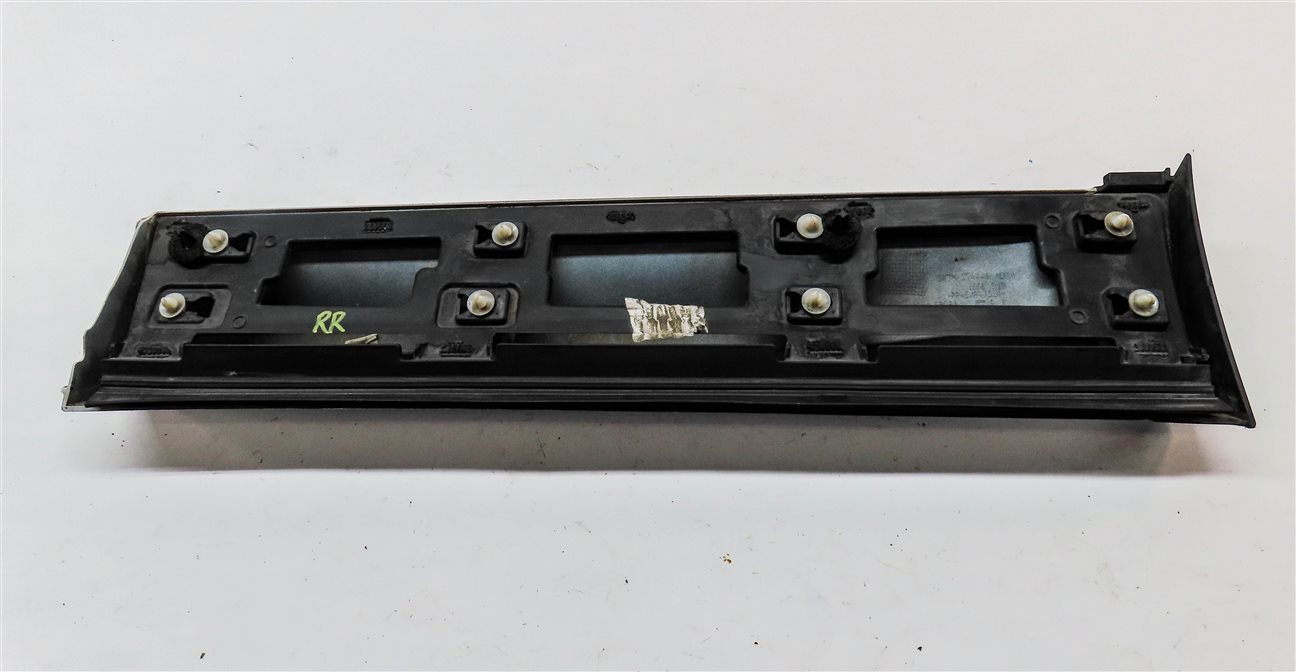Thumbnail 6: 2017 LAND ROVER DISCOVERY SPORT (L550) REAR RIGHT LOWER DOOR TRIM PANEL (White)