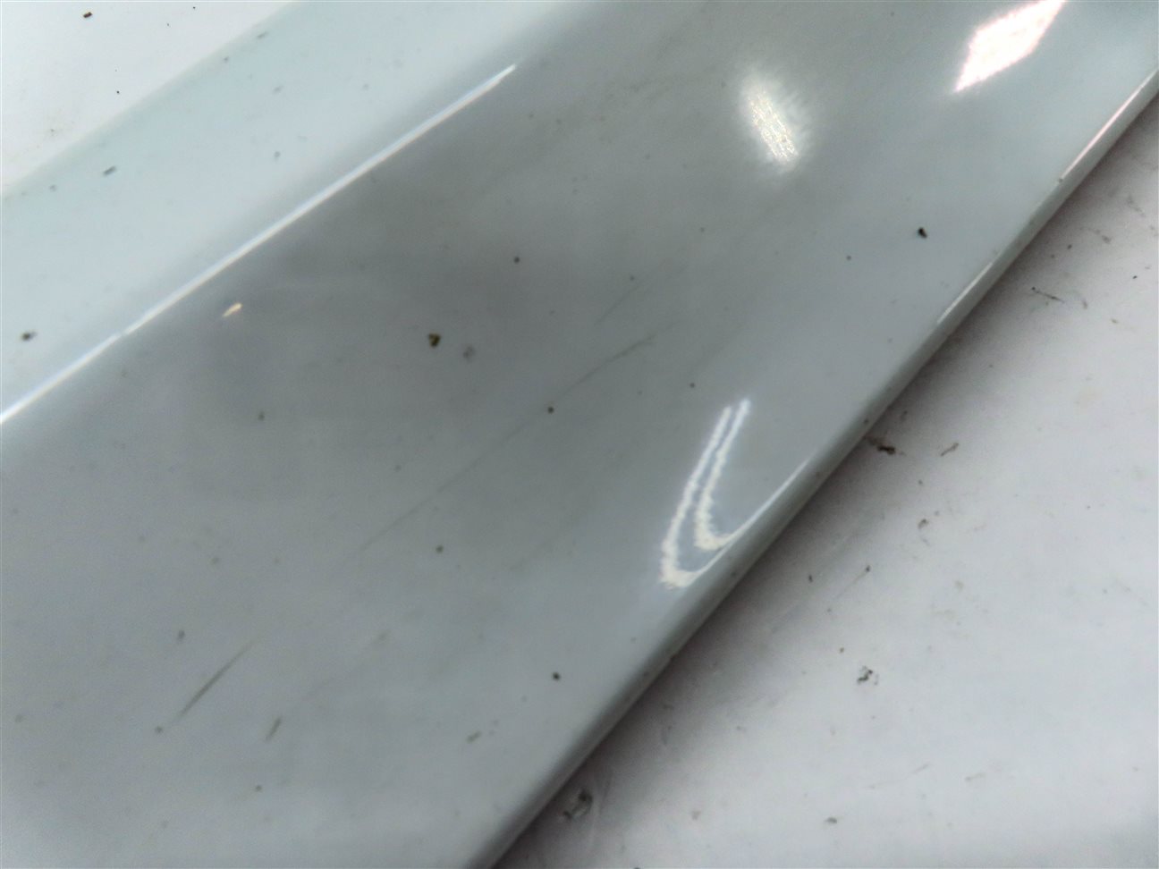 Thumbnail 9: 2017 LAND ROVER DISCOVERY SPORT (L550) FRONT RIGHT LOWER DOOR TRIM PANEL (White)