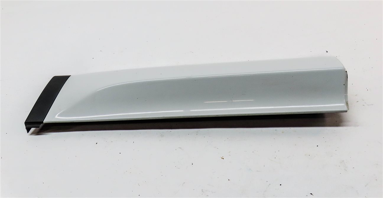 Thumbnail 2: 2017 LAND ROVER DISCOVERY SPORT (L550) REAR LEFT LOWER DOOR TRIM PANEL (White)