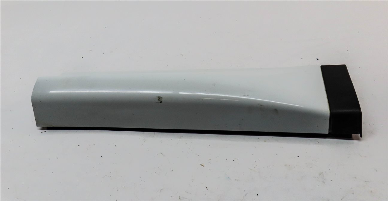 Thumbnail 4: 2017 LAND ROVER DISCOVERY SPORT (L550) REAR LEFT LOWER DOOR TRIM PANEL (White)