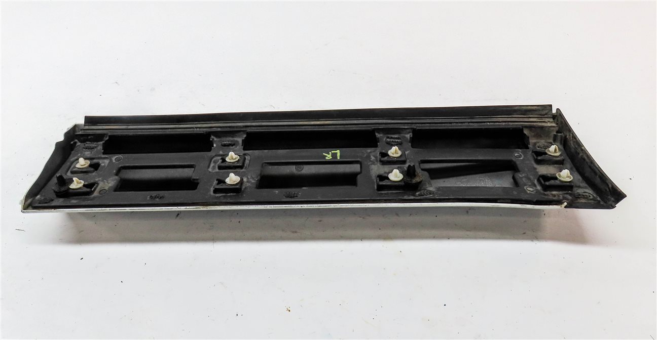 Thumbnail 5: 2017 LAND ROVER DISCOVERY SPORT (L550) REAR LEFT LOWER DOOR TRIM PANEL (White)