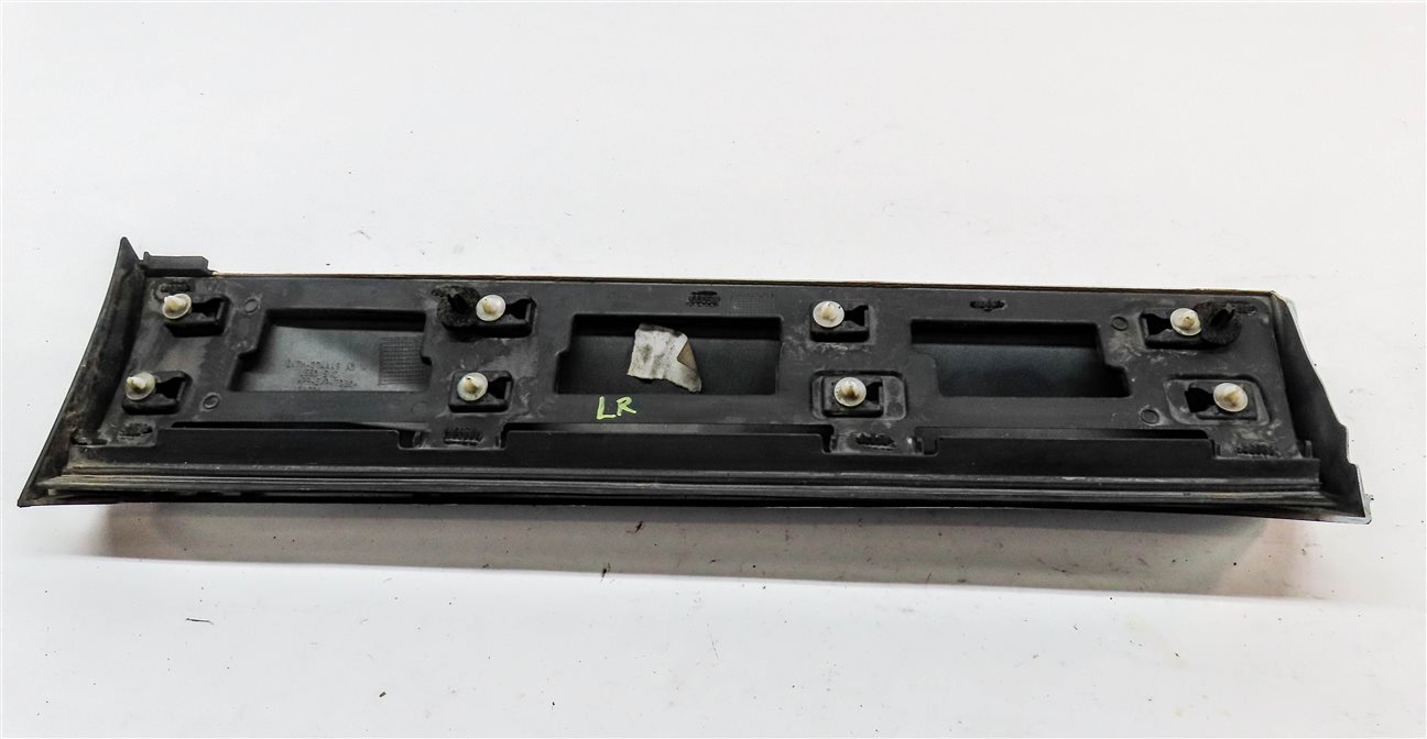 Thumbnail 6: 2017 LAND ROVER DISCOVERY SPORT (L550) REAR LEFT LOWER DOOR TRIM PANEL (White)