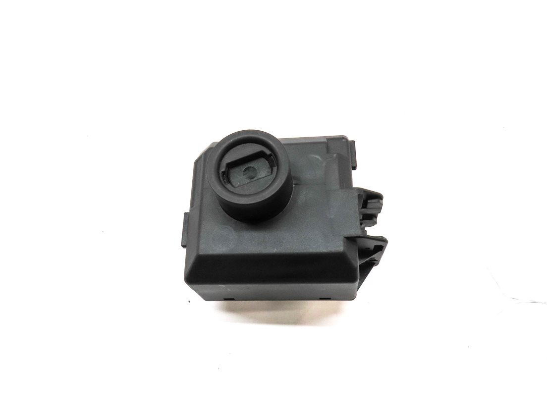 Thumbnail 2: 2016-2017 MERCEDES B250 CLA GLA (C117 W242 X156) IGNITION SWITCH MODULE
