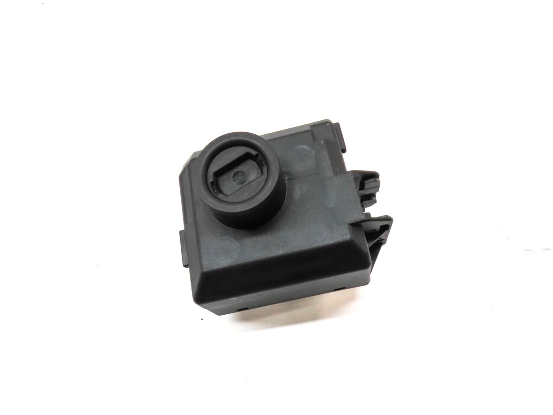 Thumbnail 3: 2016-2017 MERCEDES B250 CLA GLA (C117 W242 X156) IGNITION SWITCH MODULE