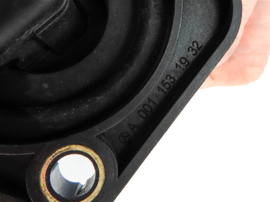 Thumbnail 6: 2016 MERCEDES CLA250 (W117) 2.0L (270.920) ENGINE MOTOR OIL FLUID LEVEL SENSOR