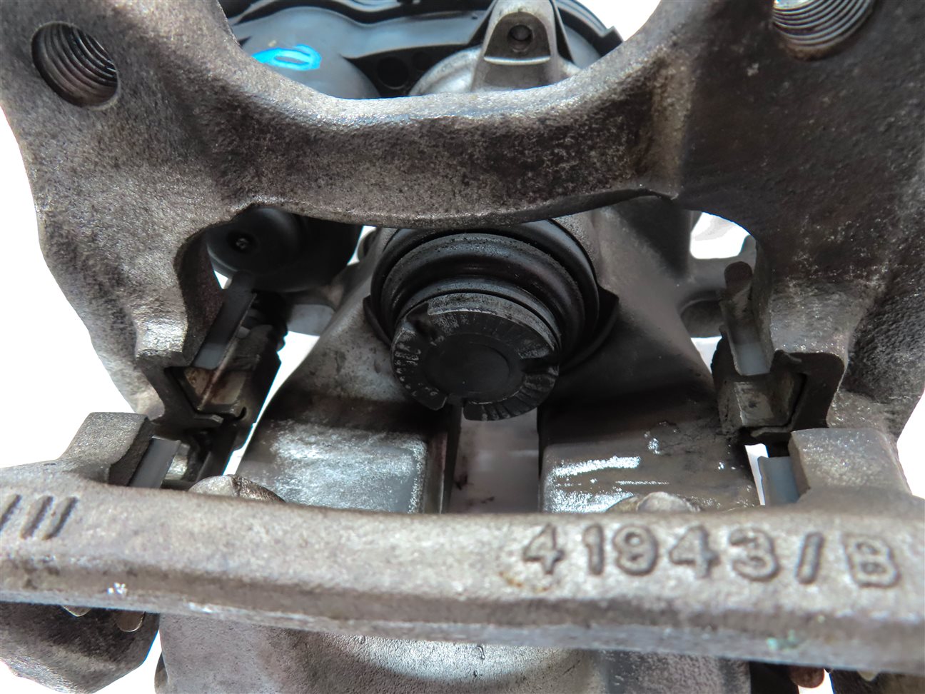 Thumbnail 7: 14-17 MERCEDES B ELECTRIC (W242) REAR RIGHT PASSENGER BRAKE CALIPER w/ ACTUATOR