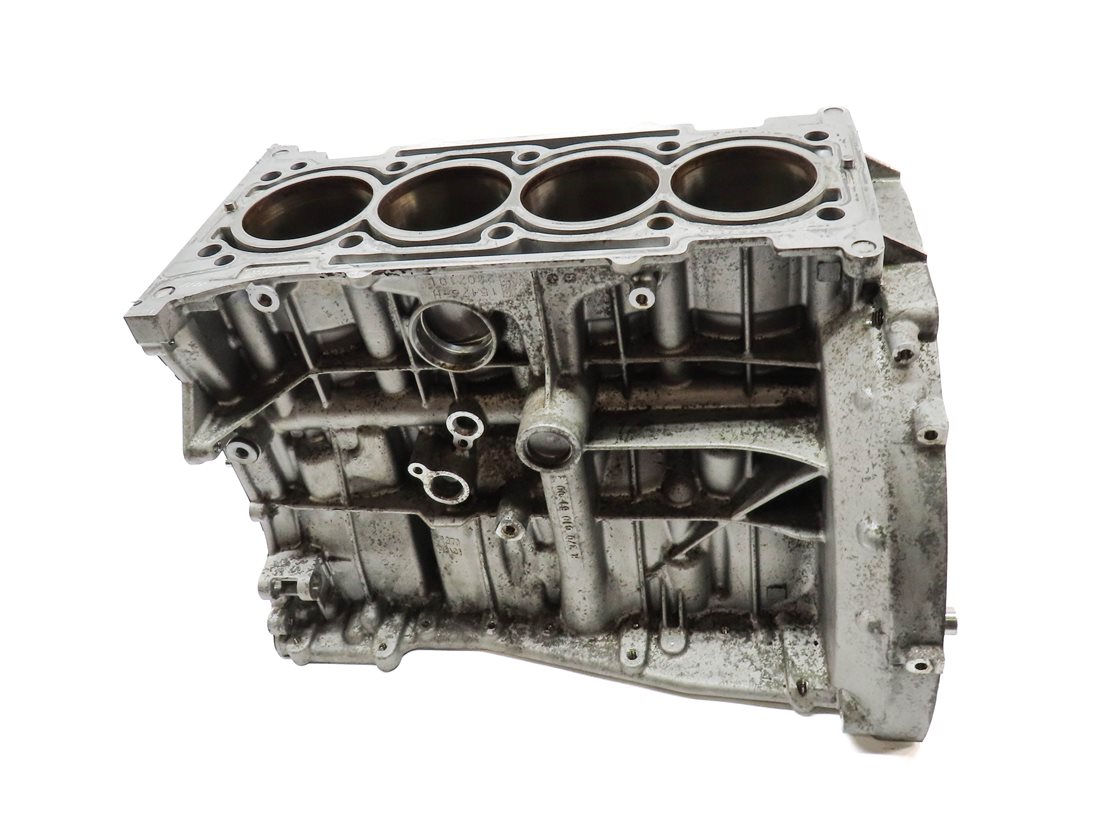 Thumbnail 2: 15-18 MERCEDES CLA250 GLA250 (C117 W117 X156) 2.0L M270 ENGINE CYLINDER BLOCK