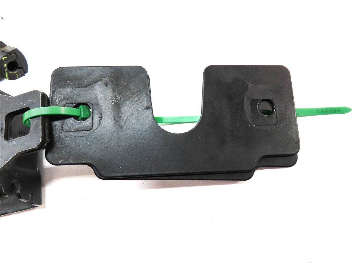 Thumbnail 5: 2015 RANGE ROVER SPORT (L494) FRONT LEFT & RIGHT LOWER HOOD LATCH SET & CABLE