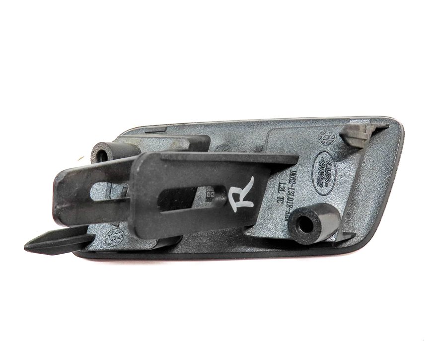 Thumbnail 4: 2015 RANGE ROVER SPORT (L494) FRONT RIGHT PASSENGER HEADLIGHT WASHER TRIM (Grey)