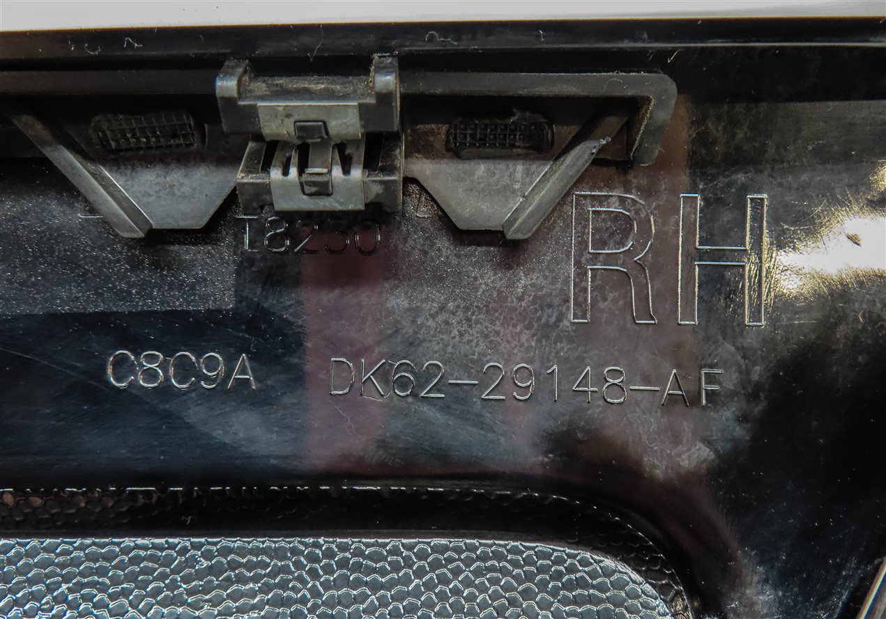 Thumbnail 6: 2015 RANGE ROVER SPORT L494 REAR RIGHT EXTERIOR D-PILLAR TRIM COVER CAP (BLACK)