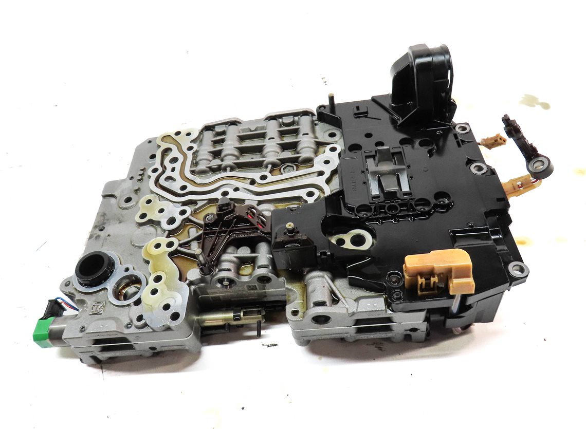 Thumbnail 2: 14-16 BMW 228i 328i 428i 528i (F22 F30 F32 F10) 8HP-45 TRANSMISSION VALVE BODY