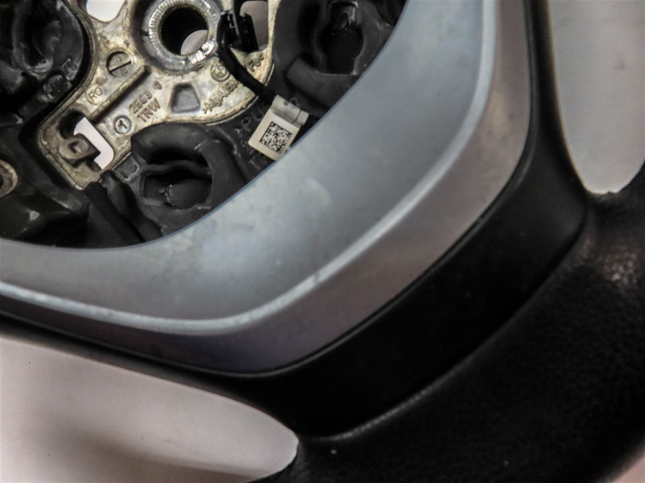 Thumbnail 7: 12-18 BMW 2 3 4 SERIES F22 F30 F32 SPORT STEERING WHEEL w/ SHIFT PADDLES (Black)