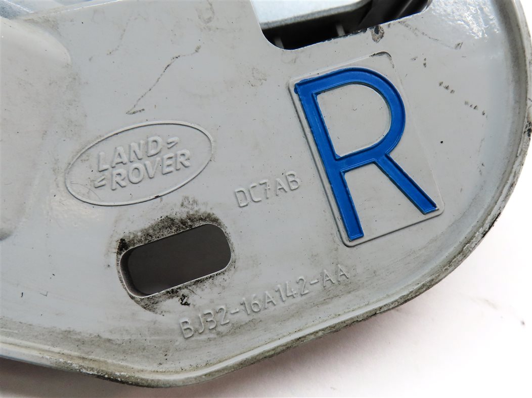 Thumbnail 7: 2013 RANGE ROVER EVOQUE (L538) FRONT RIGHT PASSENGER LOWER FENDER MOUNT BRACKET