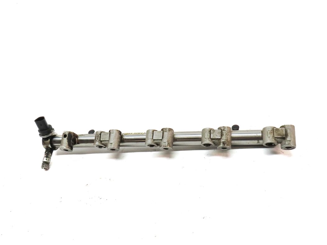 Thumbnail 2: 2013 RANGE ROVER EVOQUE (L538) 2.0L FUEL INJECTOR RAIL w/ PRESSURE SENSOR