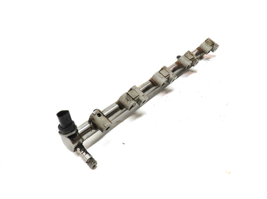 Thumbnail 3: 2013 RANGE ROVER EVOQUE (L538) 2.0L FUEL INJECTOR RAIL w/ PRESSURE SENSOR