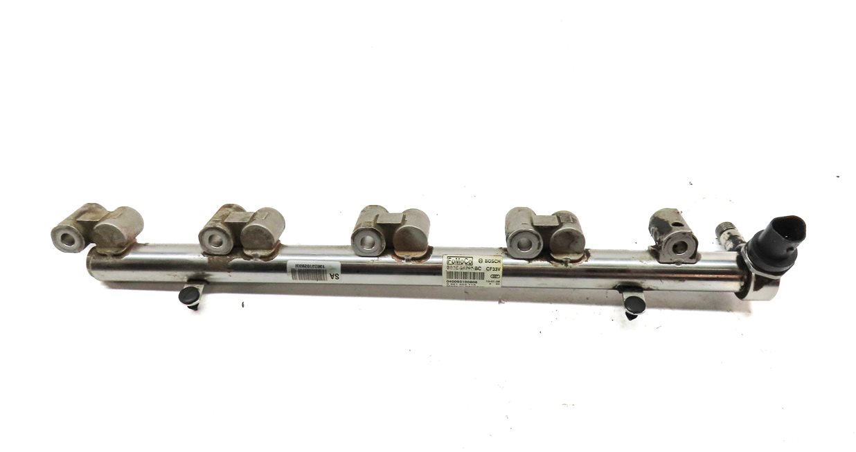 Thumbnail 4: 2013 RANGE ROVER EVOQUE (L538) 2.0L FUEL INJECTOR RAIL w/ PRESSURE SENSOR