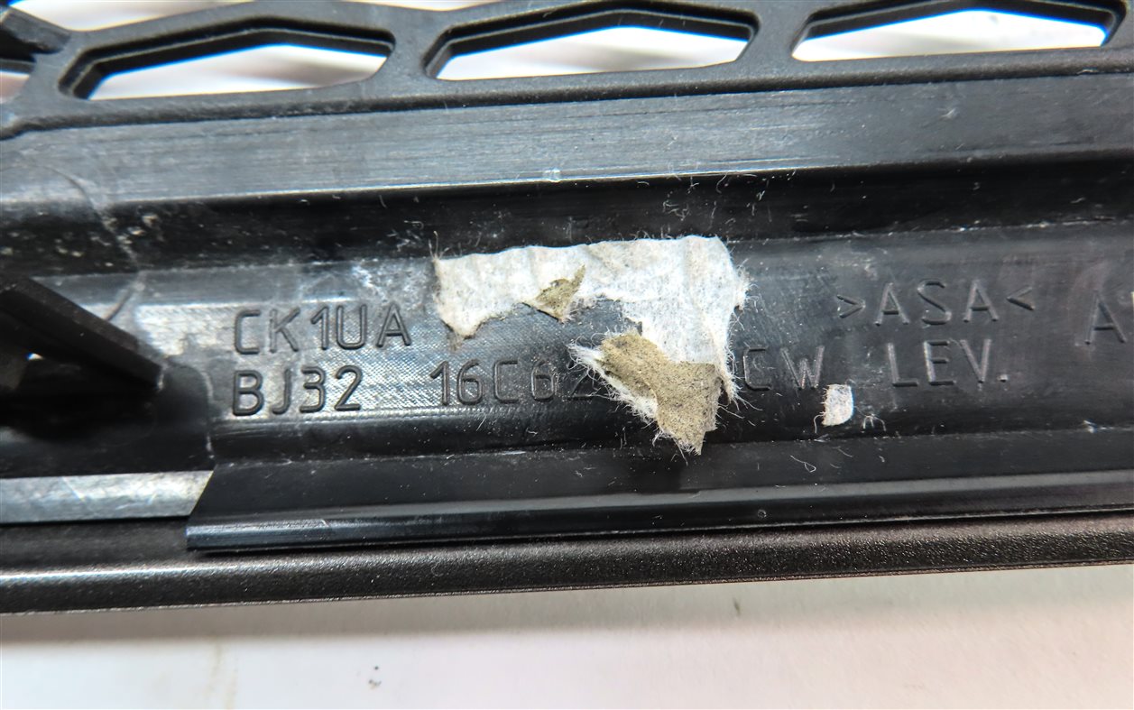 Thumbnail 7: 2013 RANGE ROVER EVOQUE (L538) FRONT LEFT DRIVER HOOD VENT GRILLE TRIM
