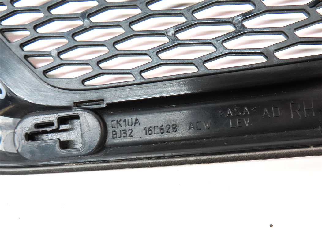 Thumbnail 7: 2013 RANGE ROVER EVOQUE (L538) FRONT RIGHT PASSENGER HOOD VENT GRILLE TRIM