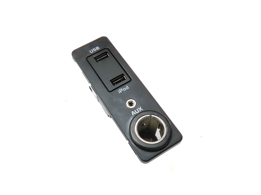 Thumbnail 3: 2013 RANGE ROVER EVOQUE (L538) AUXILIARY AUX USB 12V PLUG SOCKET JACK PANEL