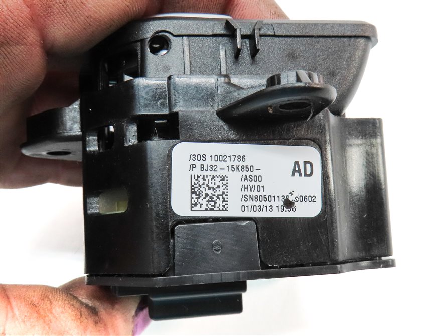 Thumbnail 6: 2013 RANGE ROVER EVOQUE (L538) ELECTRONIC EMERGENCY PARK PARKING BRAKE SWITCH