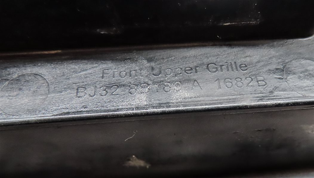 Thumbnail 7: 2013-2015 RANGE ROVER EVOQUE (L538) FRONT UPPER HOOD AIR VENT GRILLE TRIM