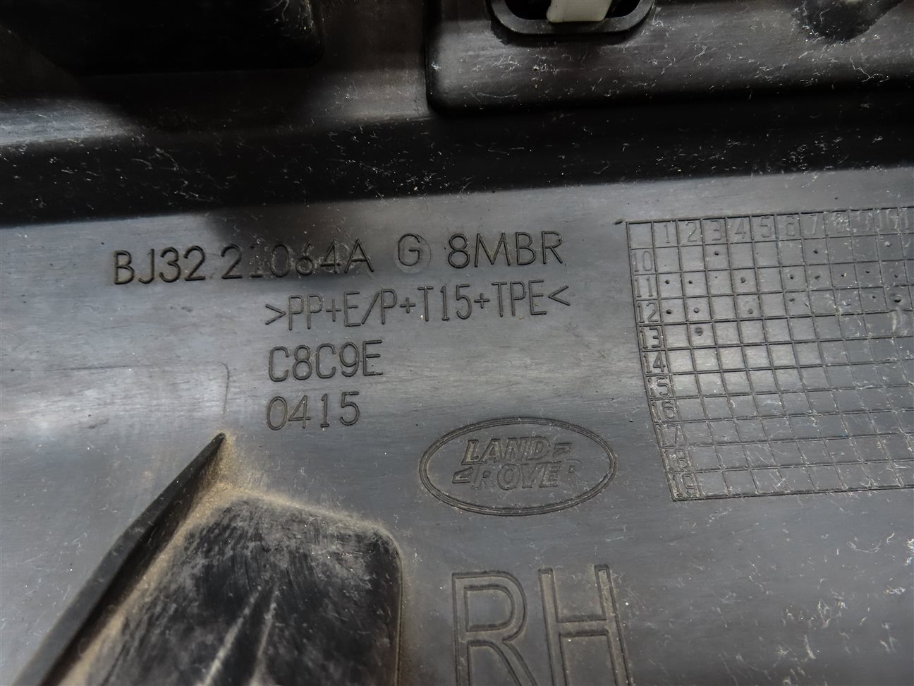 Thumbnail 6: 2013 RANGE ROVER EVOQUE (L538) FRONT RIGHT PASSENGER LOWER DOOR TRIM MOULDING