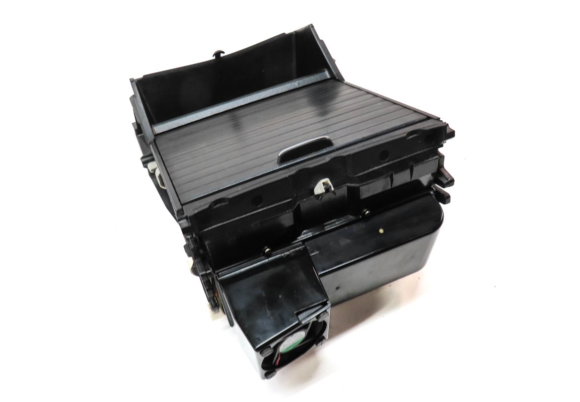 Thumbnail 3: 2015 MERCEDES ML350 (W166) FRONT CENTER CONSOLE HEATED COOLED CUPHOLDER (BLACK)
