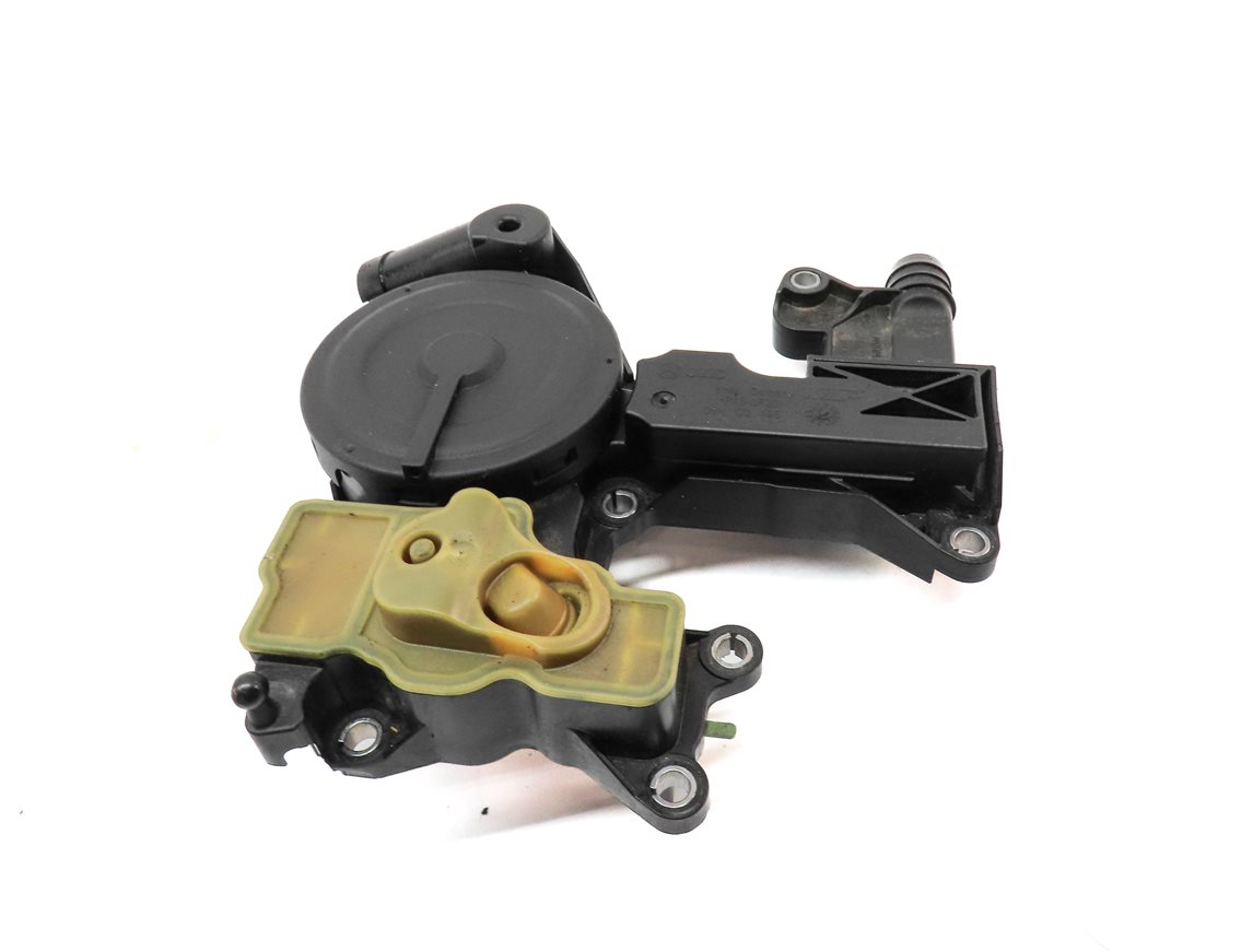 Thumbnail 2: 2015 AUDI A4 (B8 8K) 2.0L (CAED) ENGINE CRANKCASE OIL SEPARATOR PCV VALVE