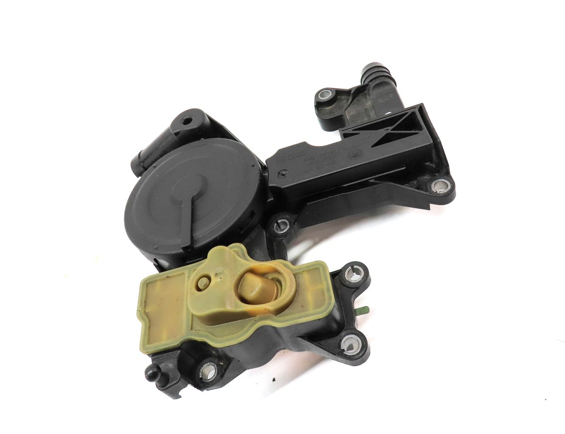 Thumbnail 3: 2015 AUDI A4 (B8 8K) 2.0L (CAED) ENGINE CRANKCASE OIL SEPARATOR PCV VALVE