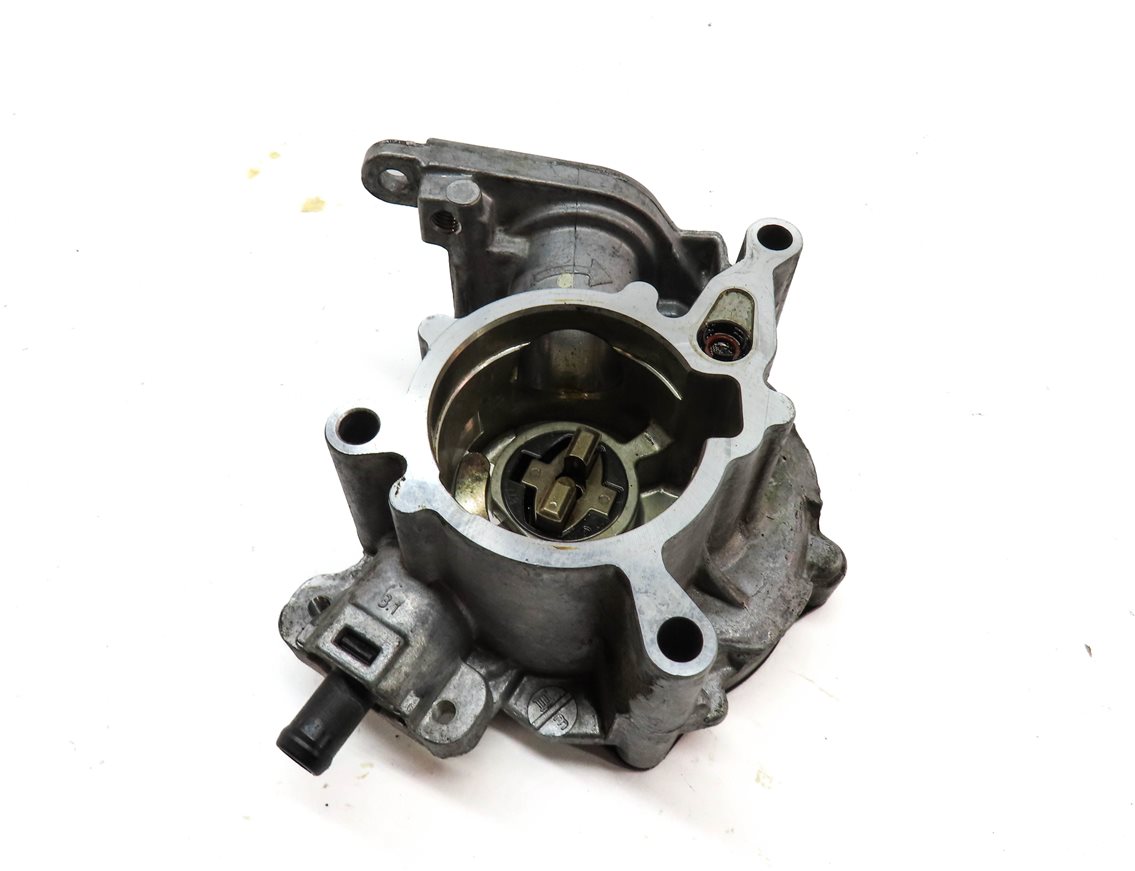 Thumbnail 1: 2009-2017 AUDI A4 A5 A6 (B8 8T 8K C7) 2.0L TURBO ENGINE BRAKE VACUUM PUMP