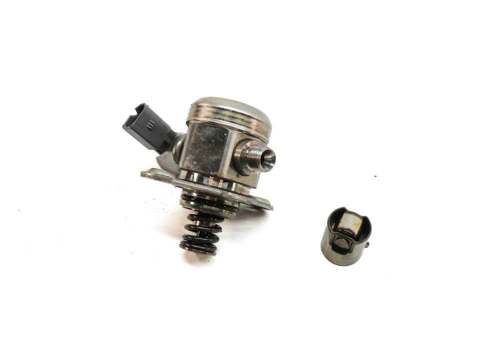 Thumbnail 1: 08-14 BMW 550i 650i 750i X5 X6 (F01 F10 E70 E71) 4.4L N63 MECHANICAL FUEL PUMP