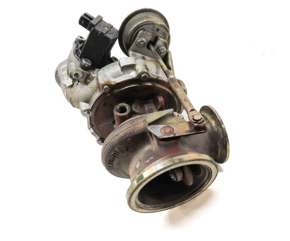 Thumbnail 3: 08-14 BMW 550i 750i X5 X6 (E70 E71 F01 F10) 4.4L N63 ENGINE RIGHT TURBOCHARGER