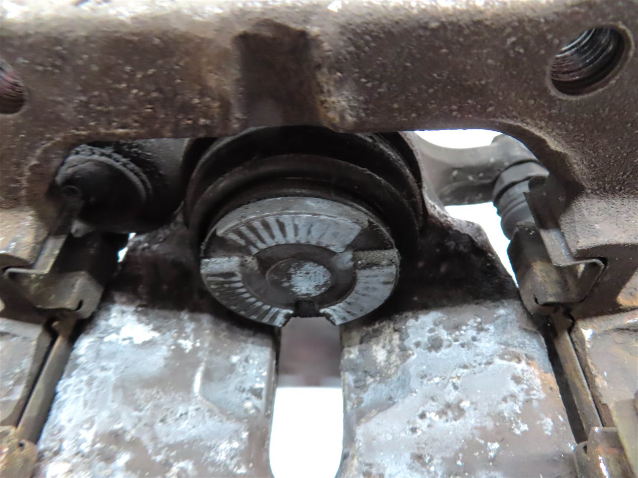 Thumbnail 7: 2012-2018 MERCEDES GLE300D GLE350 ML250 ML350 (W166) LEFT REAR BRAKE CALIPER