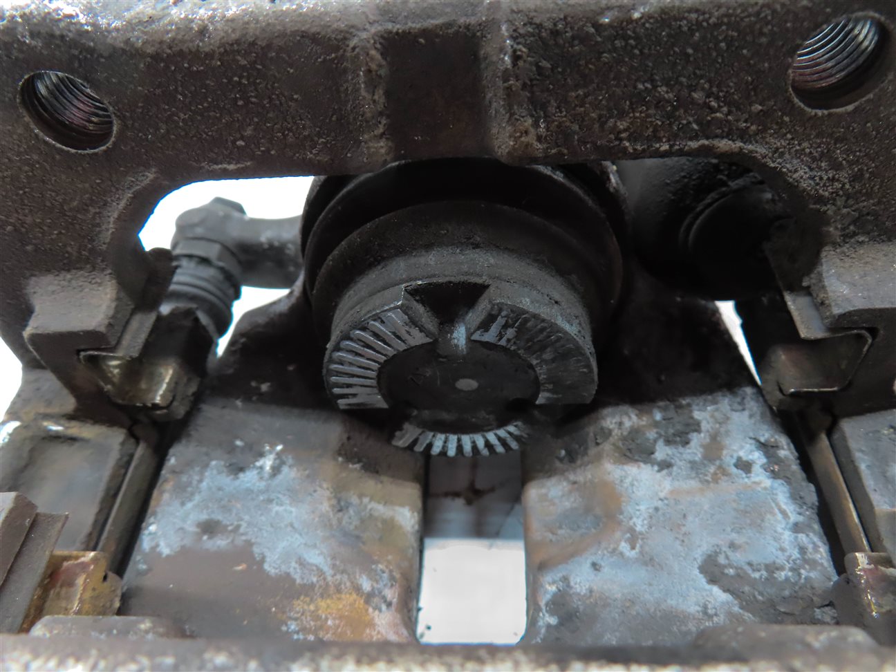 Thumbnail 7: 2012-2018 MERCEDES GLE300D GLE350 ML250 ML350 (W166) RIGHT REAR BRAKE CALIPER