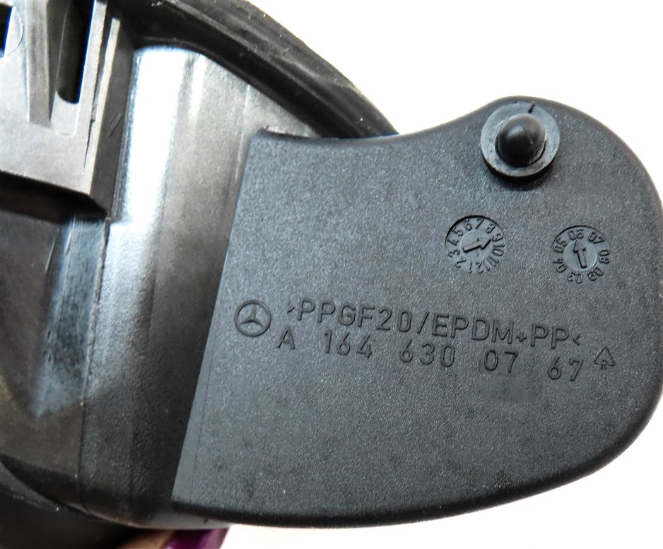 Thumbnail 5: 06-11 MERCEDES ML-CLASS W164 FUEL FILL DOOR LID COVER TRIM w/ HOUSING (Iridium)