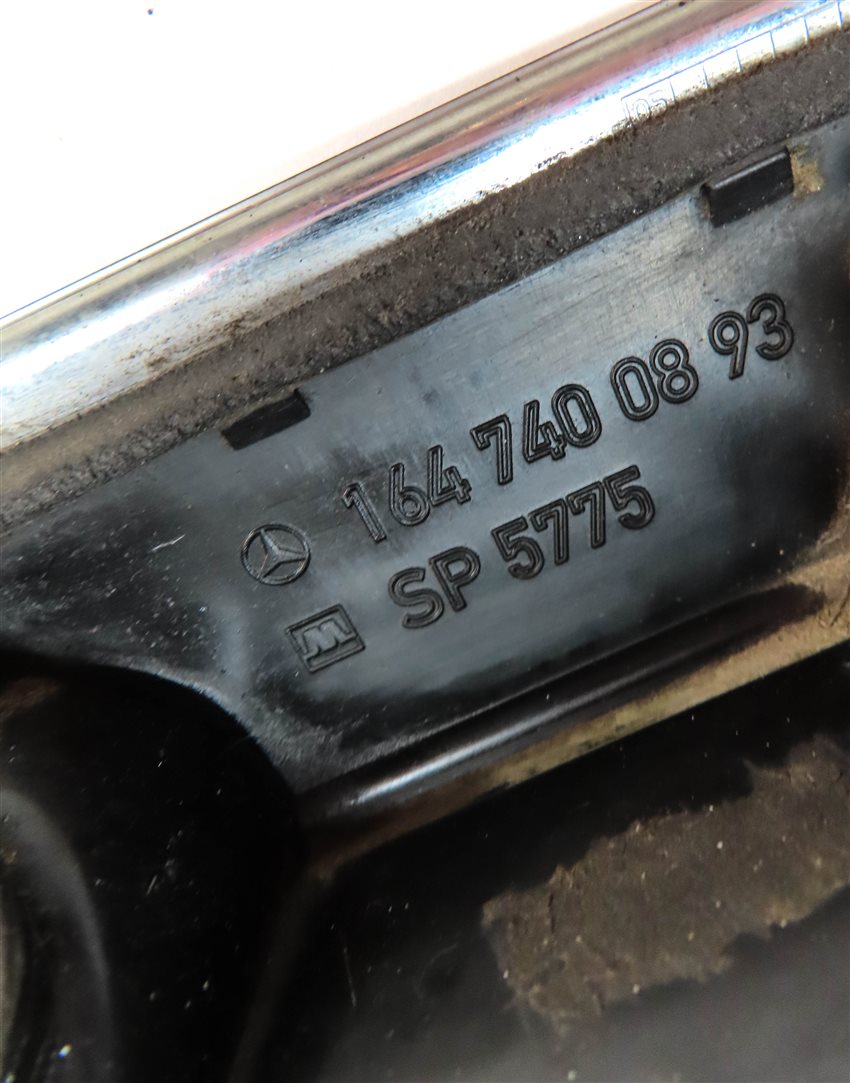 Thumbnail 6: 2007 MERCEDES ML320 (W164) REAR TRUNK HATCH LID HANDLE w/ LICENSE PLATE LIGHTS