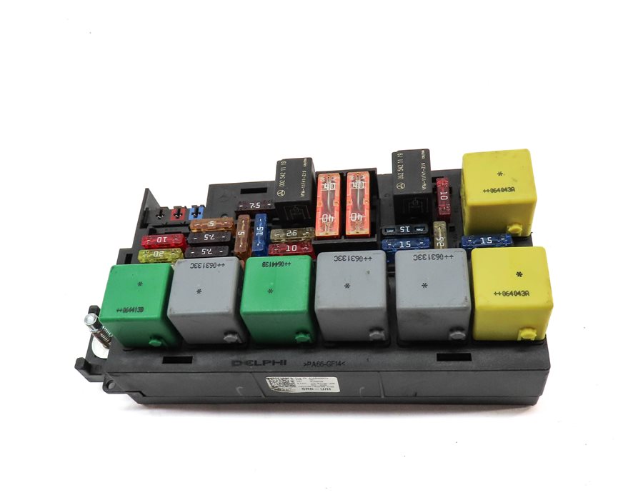 Thumbnail 2: 2007 MERCEDES ML320 (W164) 3.0L DIESEL (OM642) ENGINE BAY FUSE RELAY BOX