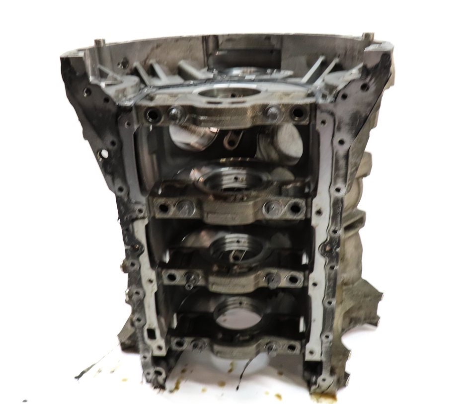 Thumbnail 8: 2007 MERCEDES ML320 (W164) 3.0L DIESEL (OM642) ENGINE CYLINDER BLOCK