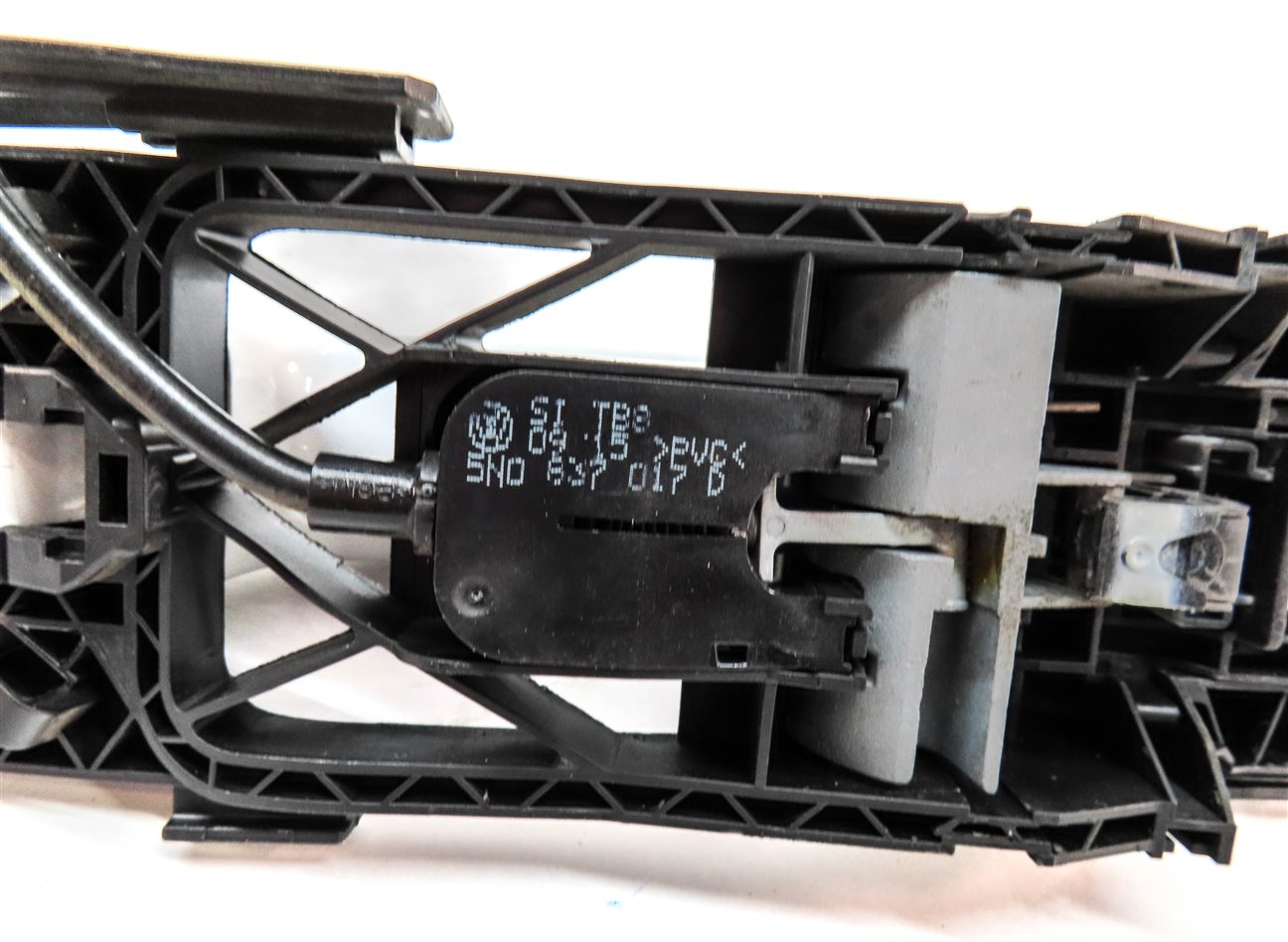 Thumbnail 6: 2015-2019 AUDI A3 S3 RS3 TT (8V MK3) REAR LEFT EXTERIOR DOOR HANDLE (White)