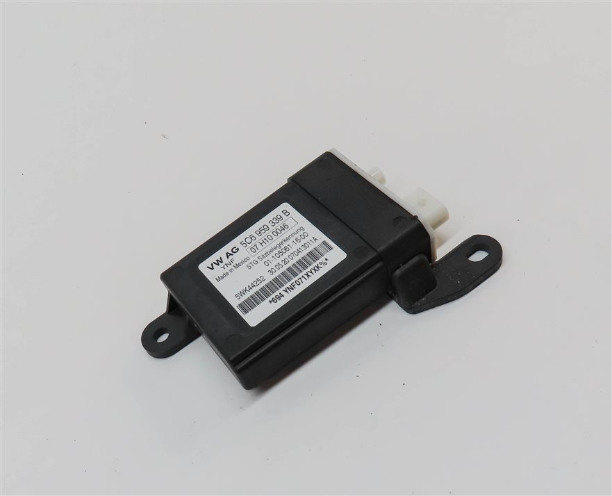 Thumbnail 3: 2015 AUDI S3 (8V) FRONT RIGHT PASSENGER SEAT OCCUPANCY SENSOR MODULE