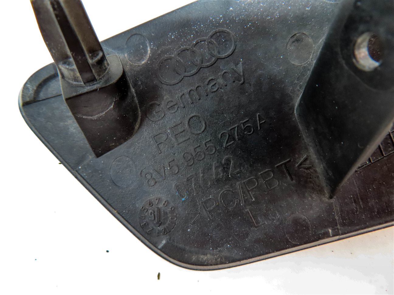 Thumbnail 5: 2015 AUDI S3 (8V) FRONT LEFT HEADLIGHT WASHER SQUIRTER NOZZLE TRIM COVER (White)