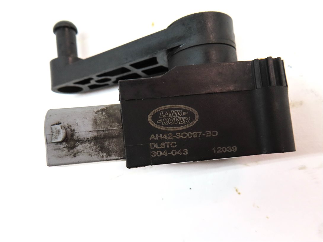 Thumbnail 5: 2012 RANGE ROVER (L322) FRONT RIGHT PASSENGER SUSPENSION HEIGHT LEVEL SENSOR