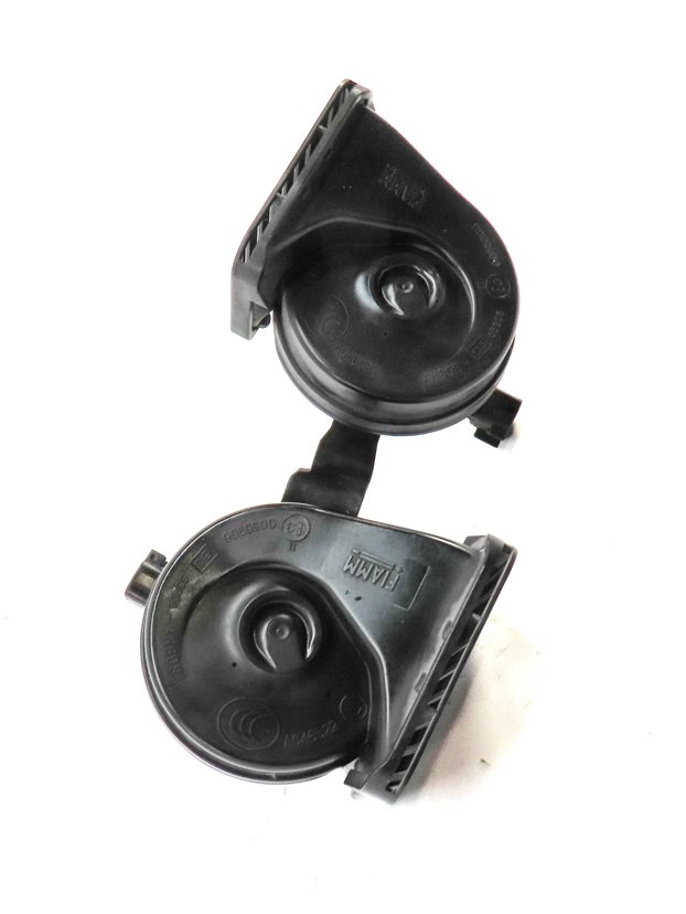 Thumbnail 3: 2012 RANGE ROVER (L322) FRONT LEFT & RIGHT HORN SET/2 w/ MOUNT BRACKET