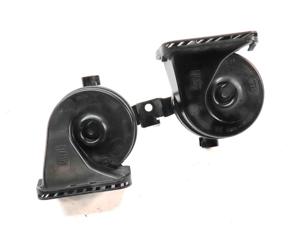 Thumbnail 4: 2012 RANGE ROVER (L322) FRONT LEFT & RIGHT HORN SET/2 w/ MOUNT BRACKET