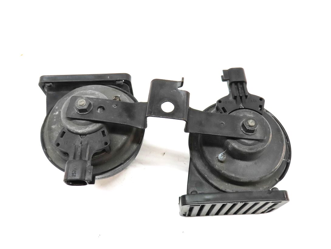Thumbnail 5: 2012 RANGE ROVER (L322) FRONT LEFT & RIGHT HORN SET/2 w/ MOUNT BRACKET