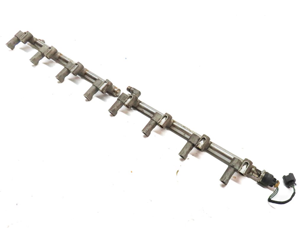 12 RANGE ROVER (L322) 5.0L SUPER LEFT & RIGHT FUEL RAIL & PRESSURE SENSOR SET/2