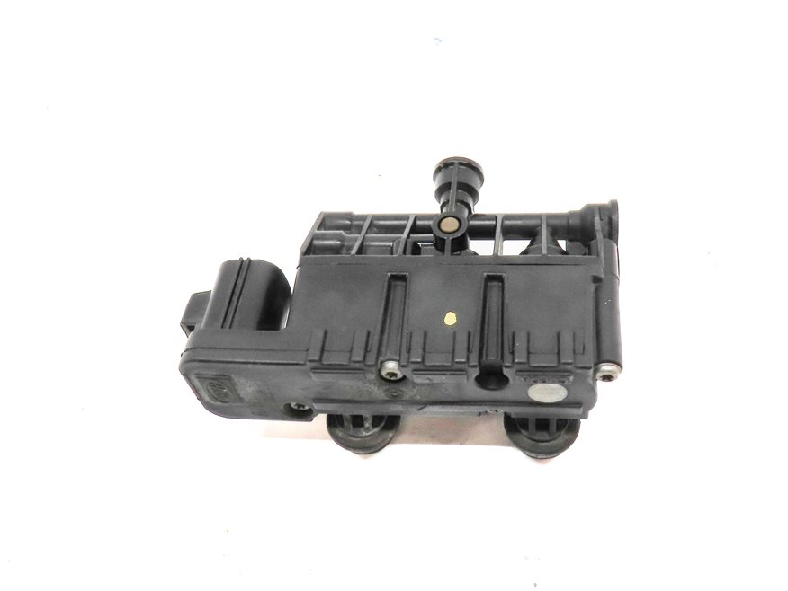 Thumbnail 4: 2012 RANGE ROVER (L322) AIR SUSPENSION TRANSFER RELIEF VALVE BLOCK