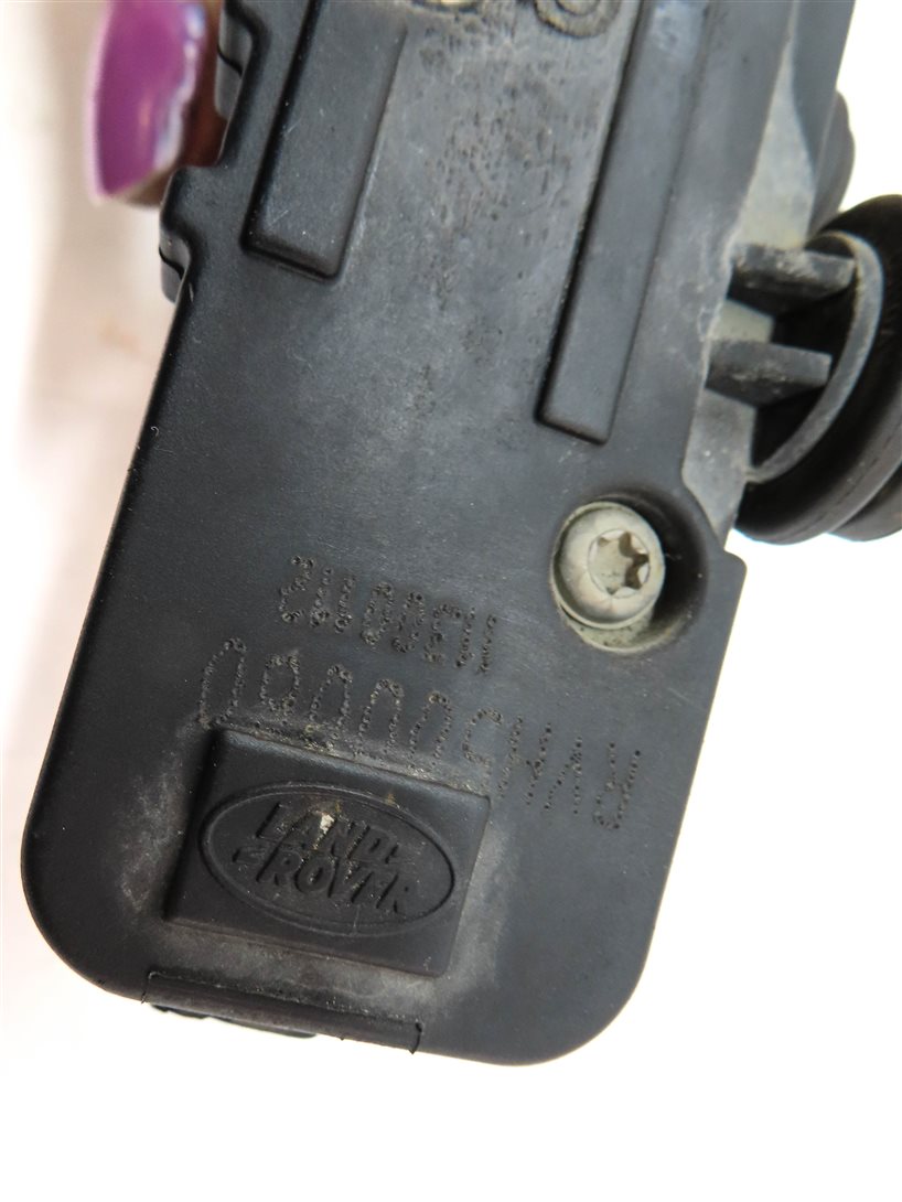 Thumbnail 6: 2012 RANGE ROVER (L322) AIR SUSPENSION TRANSFER RELIEF VALVE BLOCK