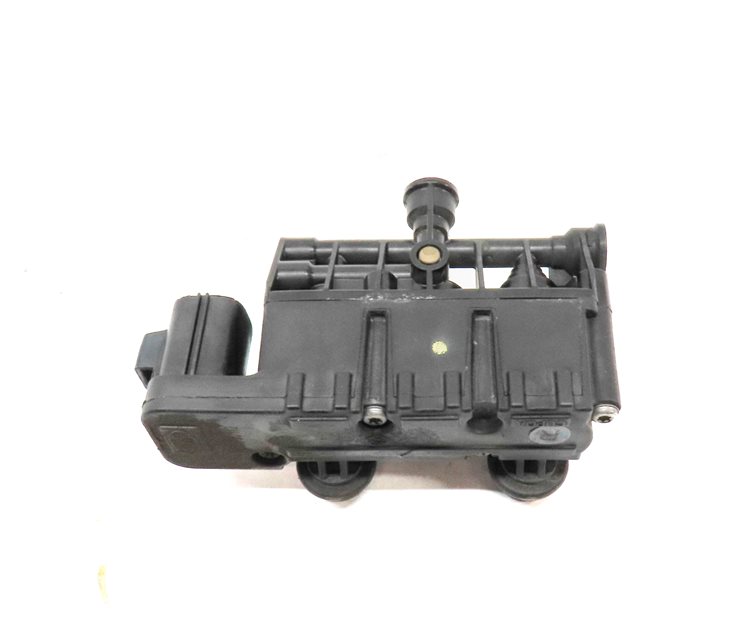Thumbnail 4: 2012 RANGE ROVER (L322) AIR SUSPENSION TRANSFER RELIEF VALVE BLOCK
